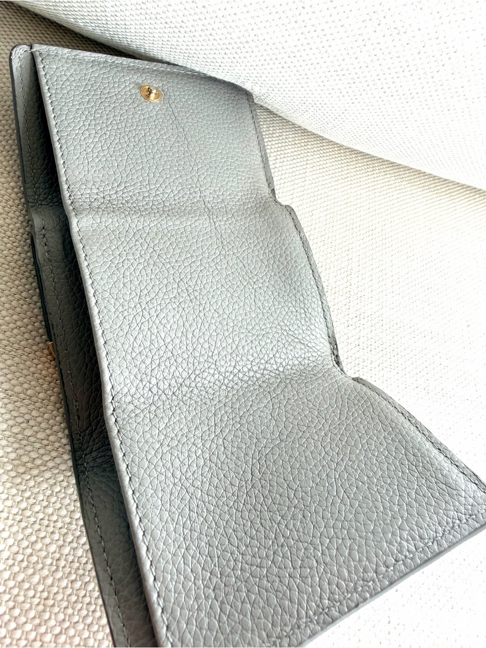 SEE BY CHLOÉ Gray Pebbled Leather Compact Trifold Wallet Gold Hardware - Picture 4 of 10